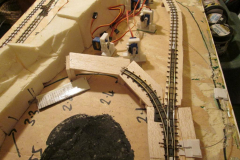 3D printed servo mounts on Tim Williams Insulation Lumber showing the wire-in-tube links to the point tie bars, some up to 15" away from the servo. Image © Tim Williams Forbes