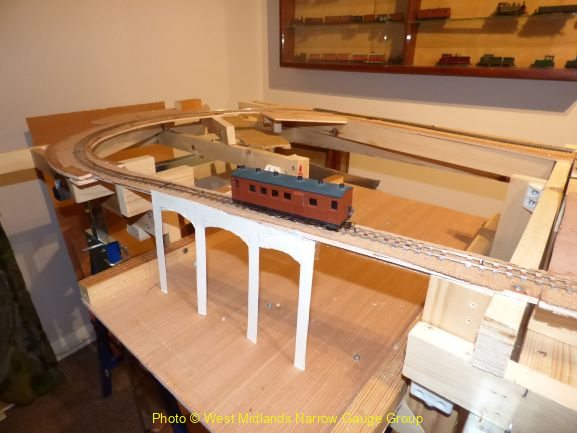 Peter A's layout 1-3.JPG - Peter Ashby's Talyllyn inspired layout, a 10'6" by 3' oval including a version of the Dolgoch viaduct. (photo © Peter Ashby)