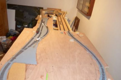 Peter A's layout 1-3.JPG - Peter Ashby's Talyllyn inspired layout, a 10'6" by 3' oval including a version of the Dolgoch viaduct. (photo © Peter Ashby)