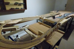 Peter A's layout 1-3.JPG - Peter Ashby's Talyllyn inspired layout, a 10'6" by 3' oval including a version of the Dolgoch viaduct. (photo © Peter Ashby)